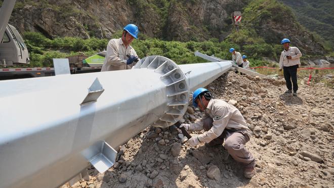 Ý Thiên Không: Hoài Sâm làm động tác câm miệng đánh trả tiếng la ó của người hâm mộ, mùa đông không tham gia chọc giận Flo cinone